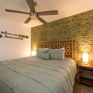 https://the-speakeasy-inn-and-rum-bar.hotels-in-key-west.com