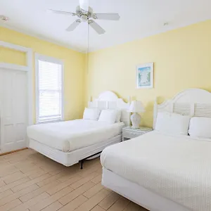 https://deluxe-queen-at-the-curry-mansion-inn.hotels-in-key-west.com